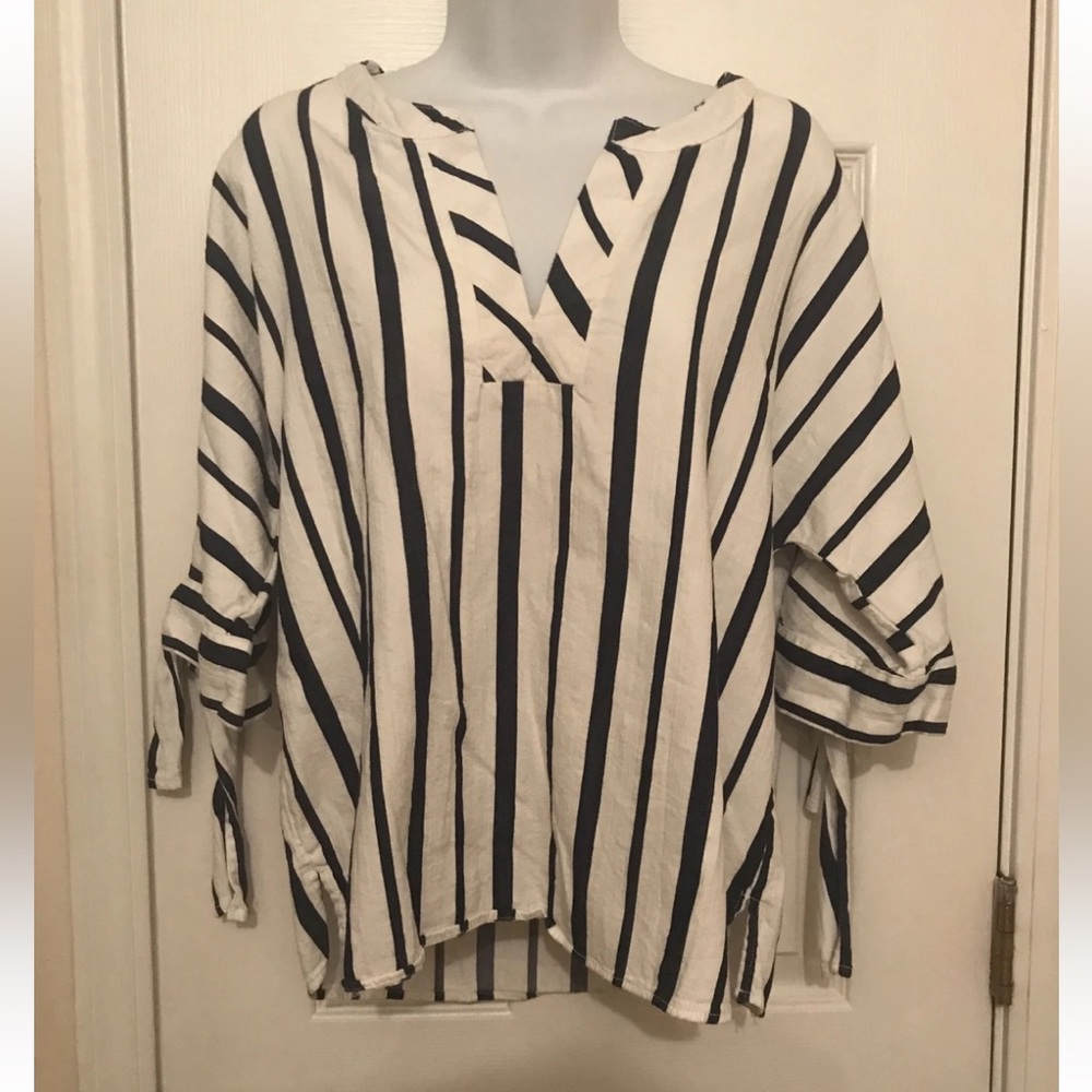 Velvet Heart Navy Blue and White Striped Blouse Size M